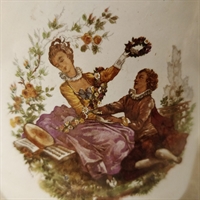 hollandsk urtepotte med romantisk par på vintage urtepotte skjuler porcelæn